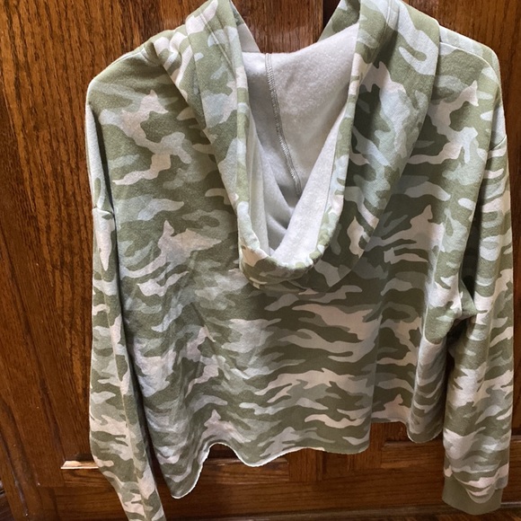 VS PINK Camo sweater - Picture 4 of 4